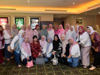 Wakil Wali Kota Makassar, Aliyah Mustika Ilham, menghadiri kegiatan nonton bareng film Penantian Buah Hati bersama Ketua TP PKK Kota Makassar, Melinda Aksa, Kamis 21 Agustus 2025, di XXI Mall Ratu Indah Makassar.